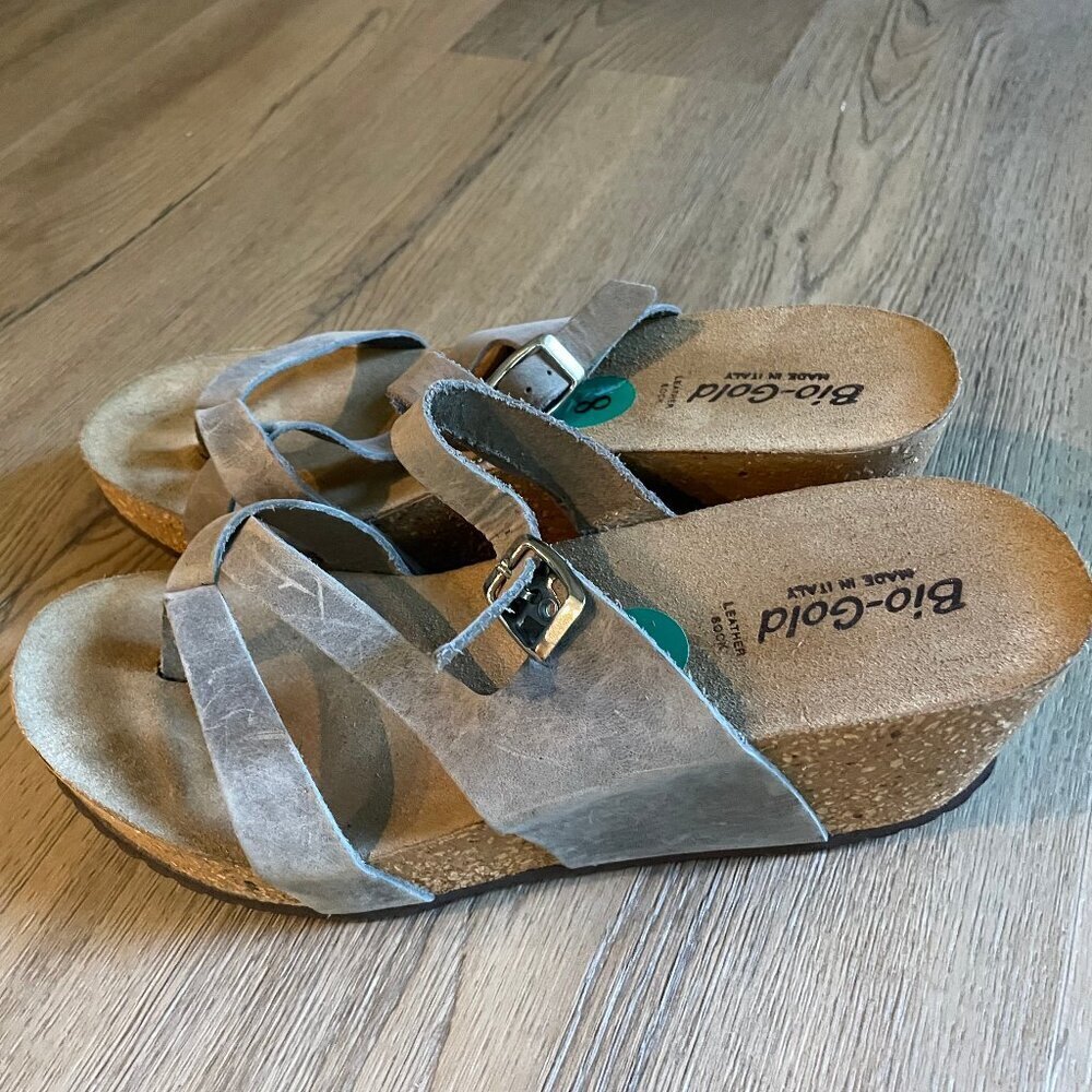 Bio Gold Gray Wedge Sandal Cork Adjustable Buckle Thong Slip On Size 8